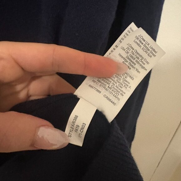 Never Worn! J Crew 100% Cashmere V-neck sweater - Navy - Medium - Picture 5 of 5